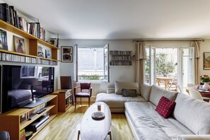 TV, DVD player, books, video library
