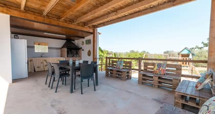 Maison de campagne 'MasĂa Punta L'abat' avec vue sur la montagne, piscine privĂ©e et terrasse privĂ©e