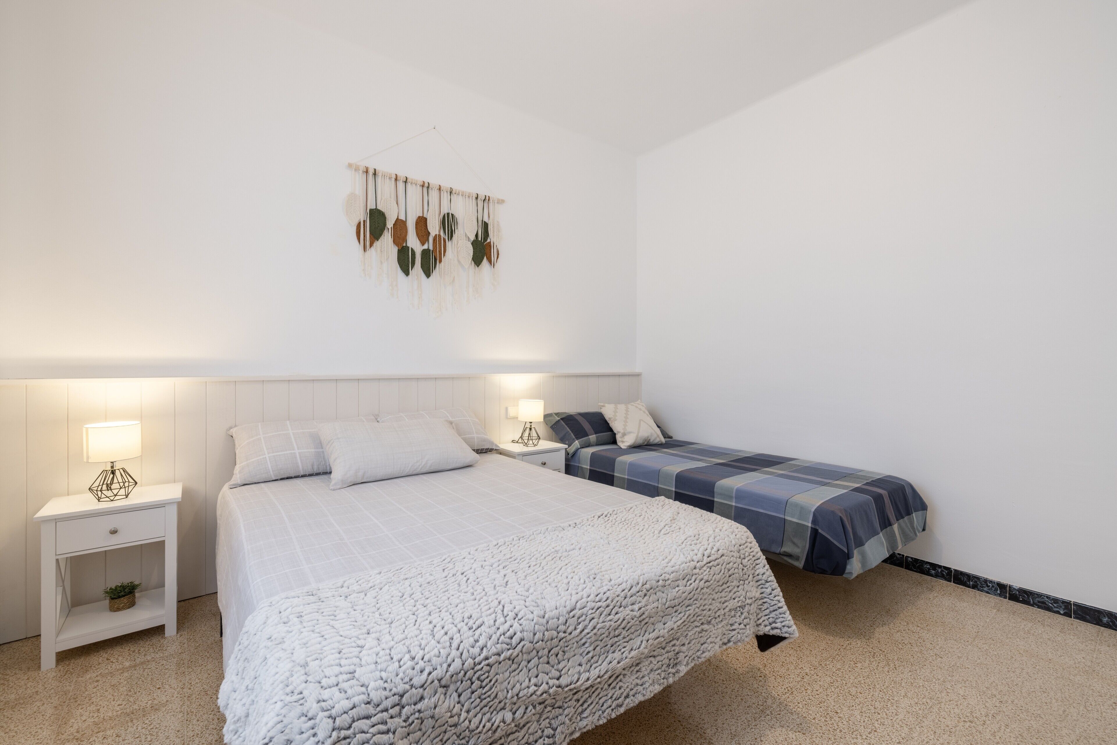 3 dormitorios, tabla de planchar con plancha, wifi gratis y ropa de cama