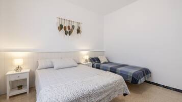 3 dormitorios, tabla de planchar con plancha, wifi gratis y ropa de cama