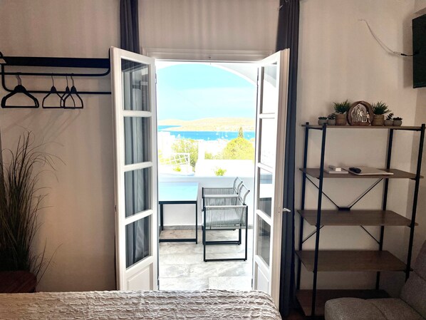 1 habitación, tabla de planchar con plancha, wifi gratis y ropa de cama