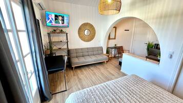 1 slaapkamer, een strijkplank/strijkijzer, gratis wifi, beddengoed