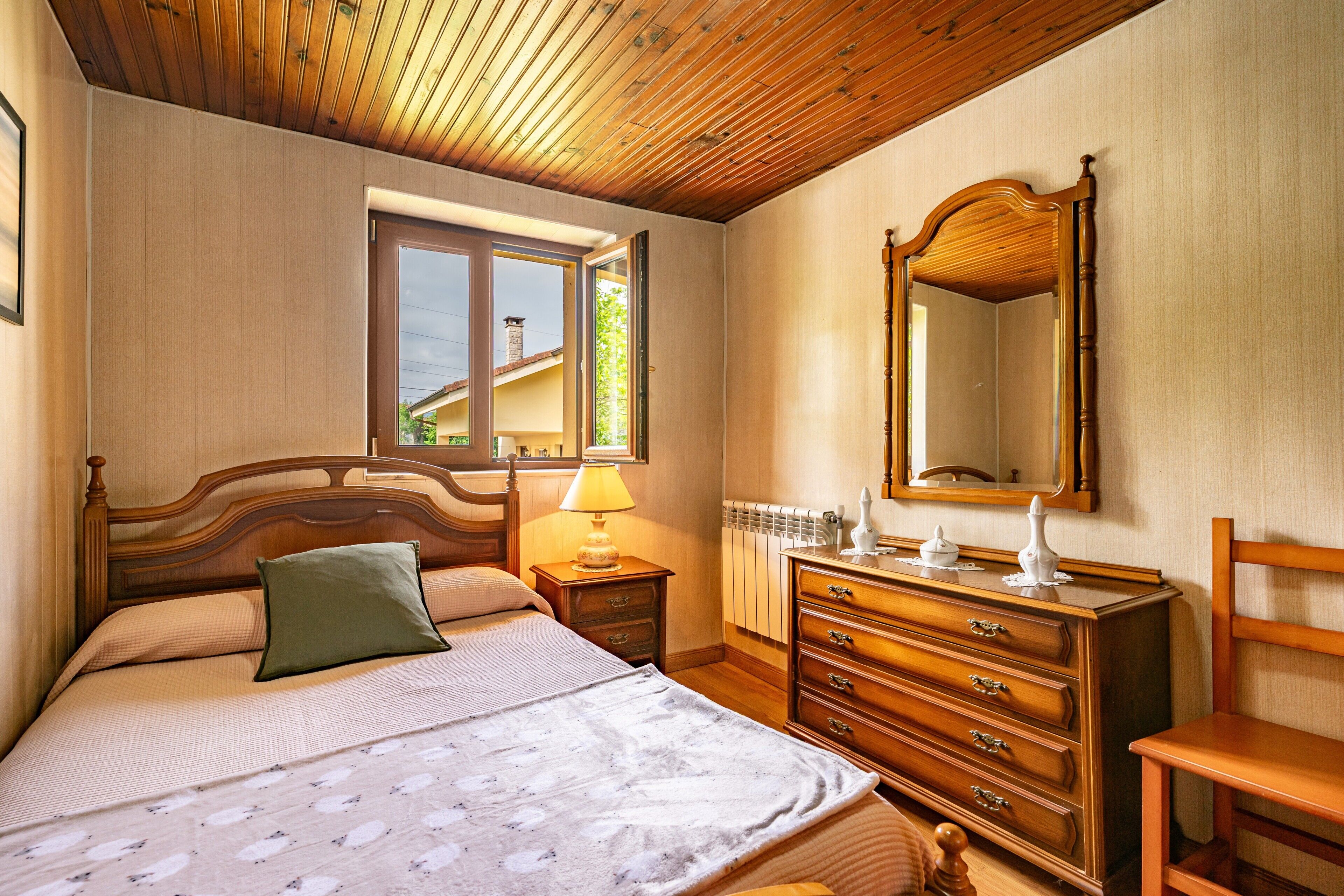 2 habitaciones, tabla de planchar con plancha y wifi gratis 