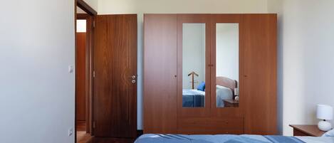 4 chambres, fer et planche à repasser, Wi-Fi gratuit, draps fournis