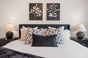 3 habitaciones, tabla de planchar con plancha, wifi y ropa de cama