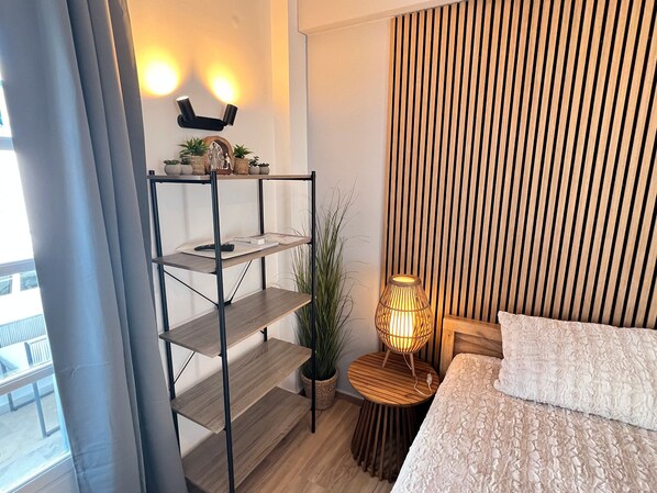 Iron/ironing board, free WiFi, bed sheets