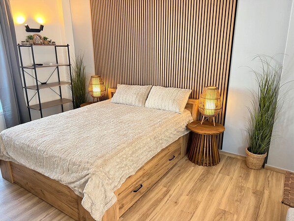 Tabla de planchar con plancha, wifi gratis, ropa de cama
