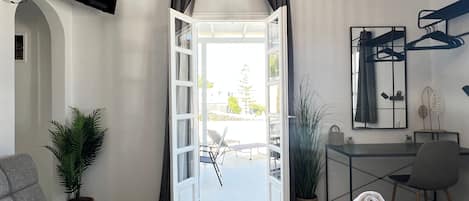 1 habitación, tabla de planchar con plancha, wifi gratis y ropa de cama