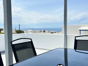 Outdoor dining - Studio 'Aeolian Blu 2' with Sea View, Wi-Fi and Air Conditioning (Paros)