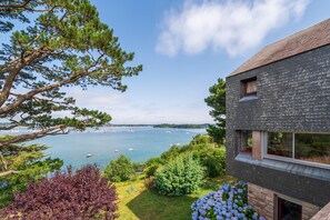 Property grounds - Villa 'Bienvenue Au Paradis' with Sea View, Private Terrace and Private Garden (Unknown)