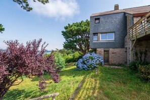 Exterior - Villa 'Bienvenue Au Paradis' with Sea View, Private Terrace and Private Garden (Unknown)