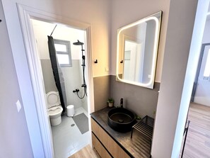 Shower, hair dryer, towels - Studio 'Aeolian Blu 11' with Sea View, Wi-Fi and Air Conditioning (Paros)