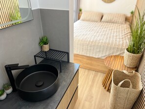 1 camera, ferro/asse da stiro, Wi-Fi gratuito, lenzuola