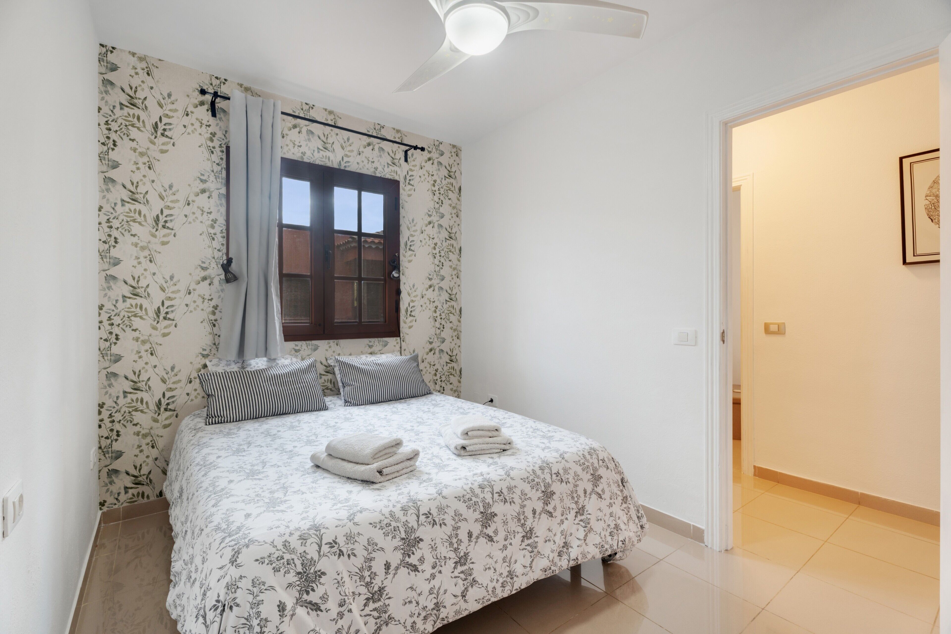 2 dormitorios, tabla de planchar con plancha, wifi gratis y ropa de cama