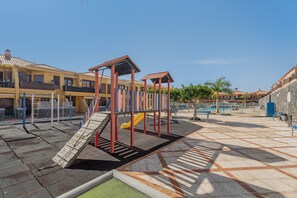 Children's area - Vacation 'Feel The Sun In Tenerife' with Mountain View, Shared Pool and Shared Garden (Costa del Silencio)