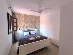2 bedrooms, iron/ironing board, free WiFi, bed sheets