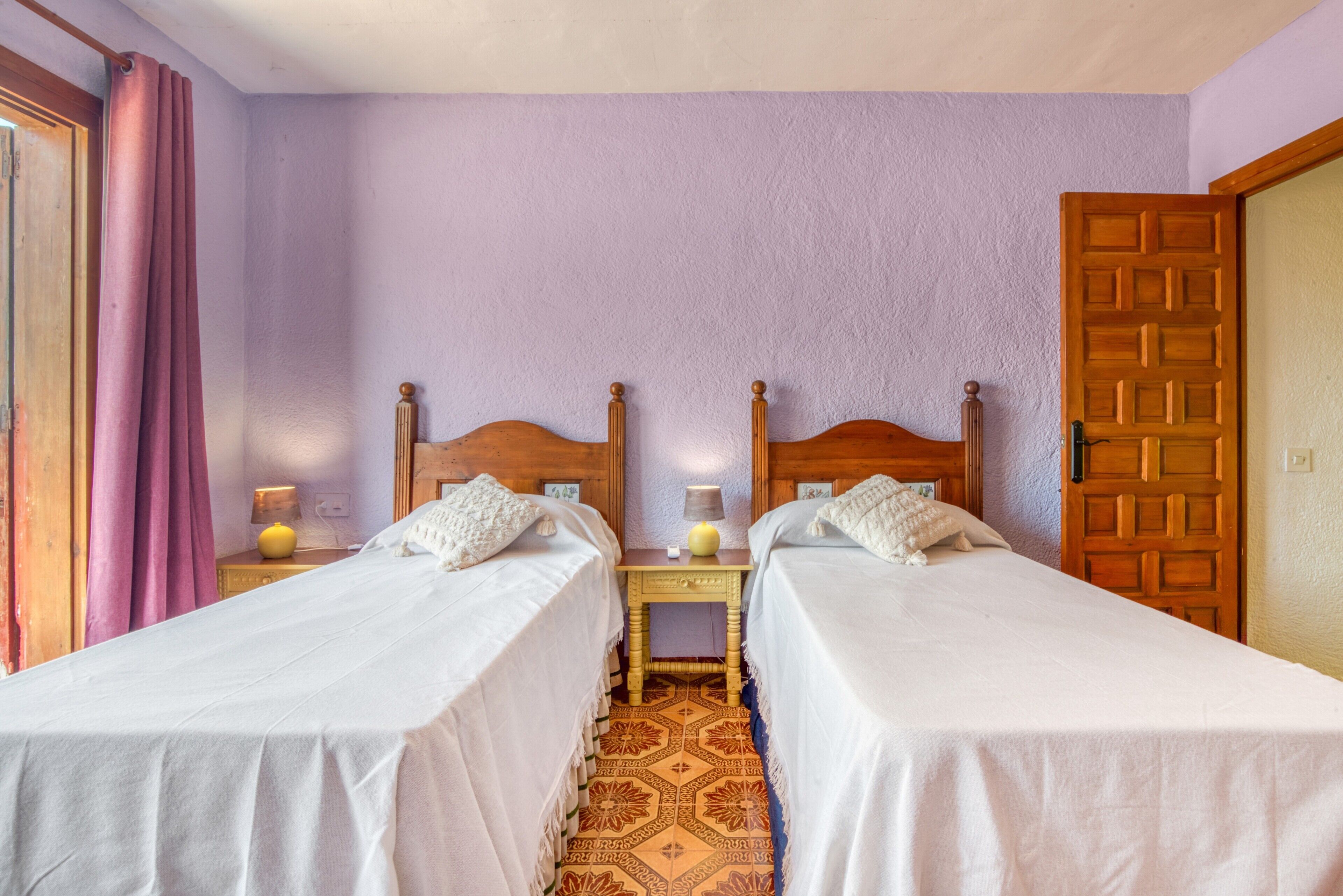 4 bedrooms, iron/ironing board, free WiFi, bed sheets