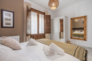 2 chambres, fer et planche à repasser, Wi-Fi gratuit, draps fournis