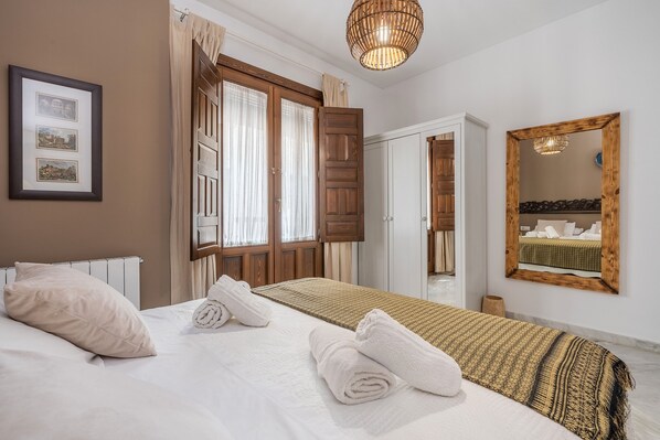 2 bedrooms, iron/ironing board, free WiFi, bed sheets