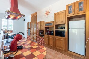Kühlschrank, Mikrowelle, Geschirrspüler