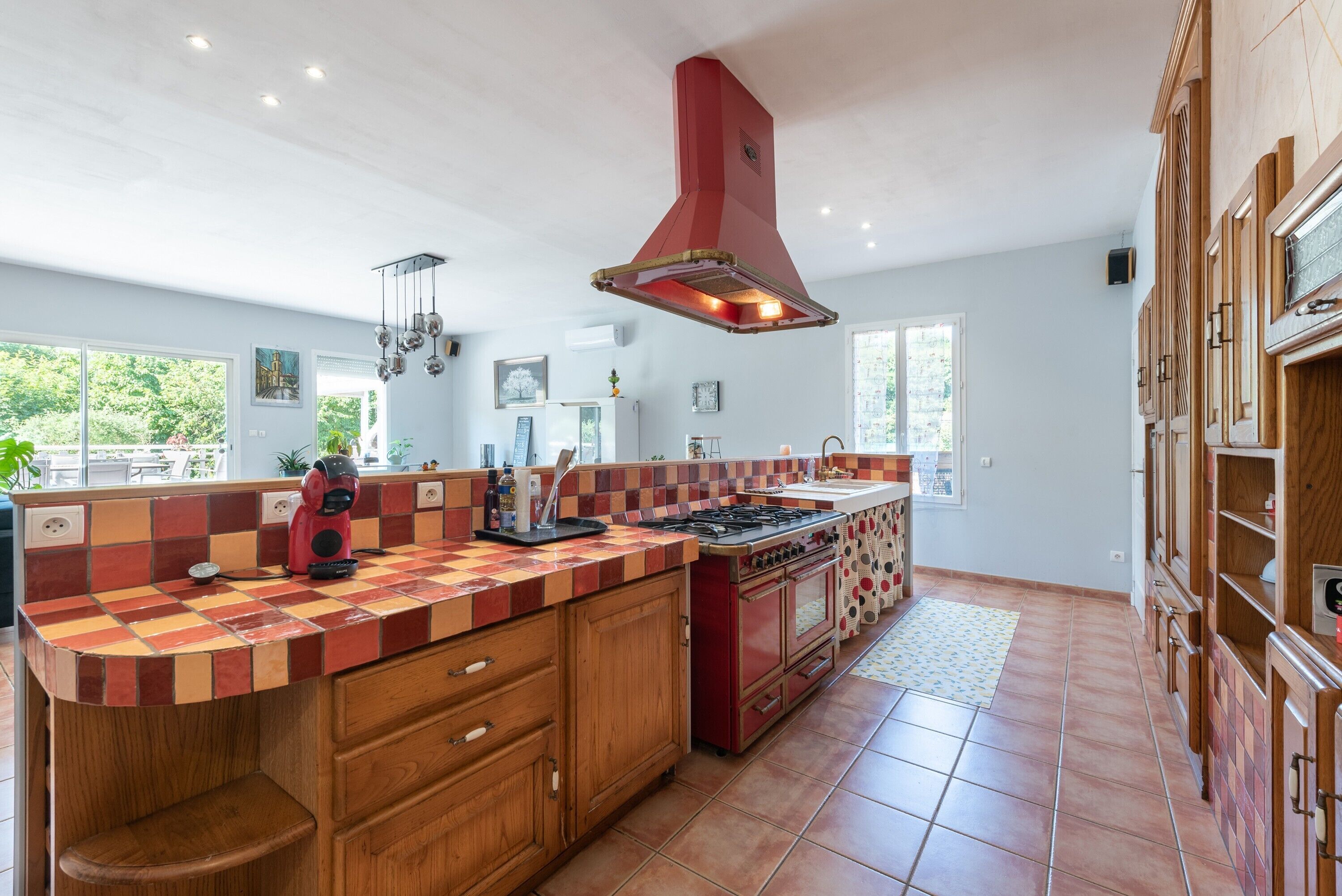 Fridge, microwave, dishwasher, coffee/tea maker