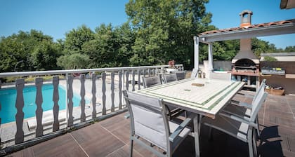 Holiday Home 'Maison Zoé' with Private Pool, Private Terrace and Wi-Fi