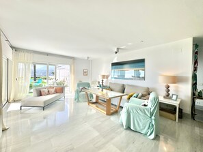 TV - Villa 'Amarna' with Sea View, Wi-Fi and Air Conditioning (La Herradura)