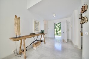 Interior - Villa 'Amarna' with Sea View, Wi-Fi and Air Conditioning (La Herradura)