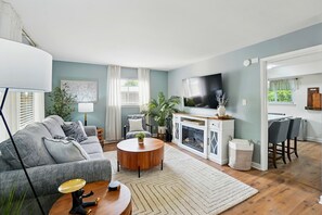 TV connectée, cheminée, jeux vidéo, baby-foot