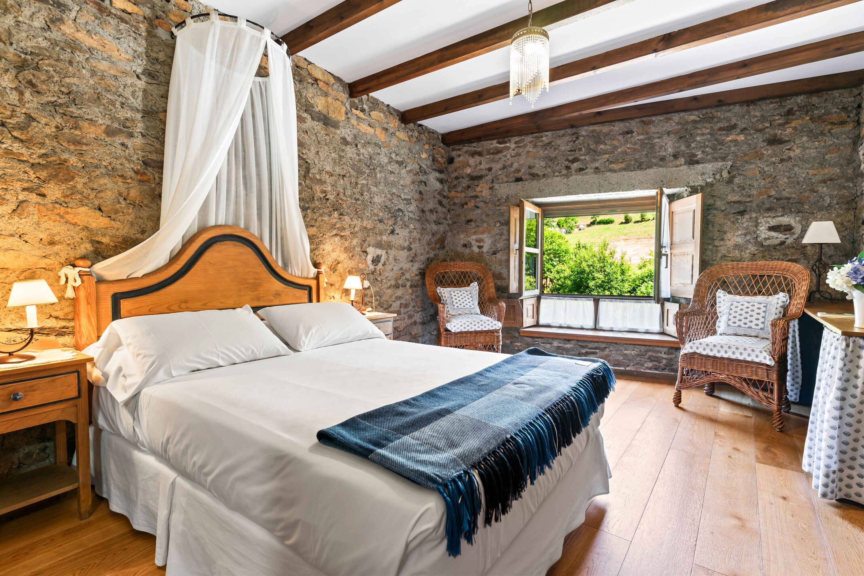 4 habitaciones, tabla de planchar con plancha y wifi gratis 