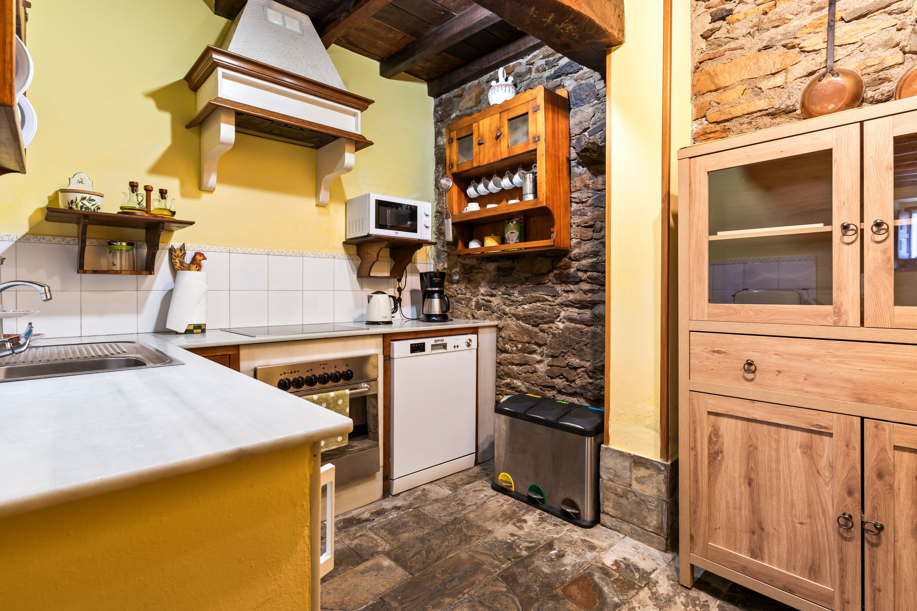 Refrigerador, microondas, horno, placa de cocina