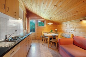 Interior - Holiday Apartment 'Dachwohnung' with Mountain View, Shared Terrace and Wi-Fi (Ultimo)