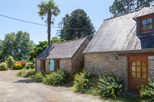 Holiday Home 'Ty Bihan' with Private Terrace and Private Garden