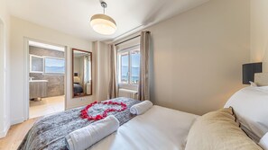 4 bedrooms, iron/ironing board, free WiFi, bed sheets