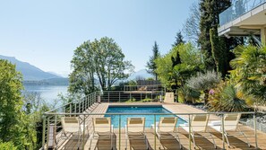 A heated pool - LA LEZARDIERE DU LAC (BOURDEAU)