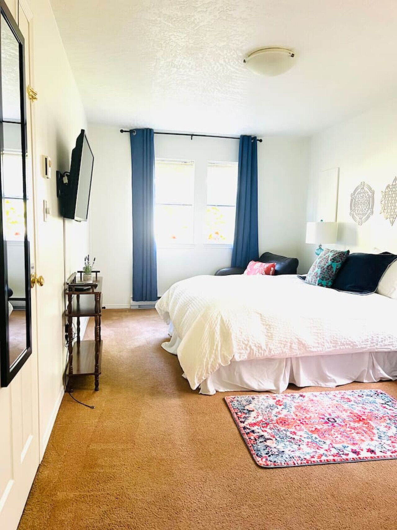 2 室のベッドルーム、デスク、アイロン / アイロン台、旅行用ベビーベッド