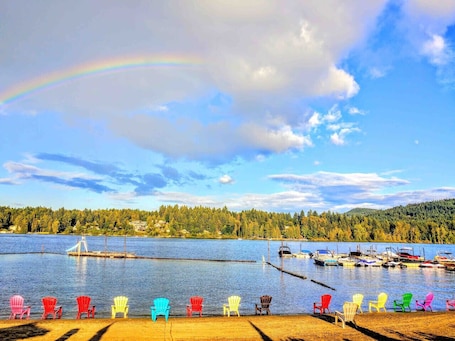 Beach nearby. Good Life (lower Suite) @ Shawnigan Beach Resort.