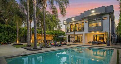 Louise Modern - Luxury Smart Estate in Encino w/ Pool, Gym & Spa