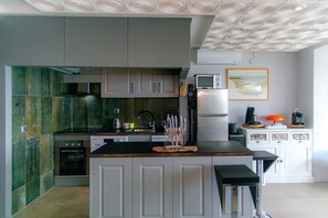Kühlschrank, Mikrowelle, Ofen, Geschirrspüler