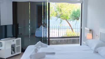 Iron/ironing board, free WiFi, bed sheets