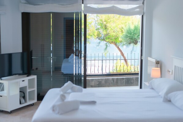 Iron/ironing board, free WiFi, bed sheets