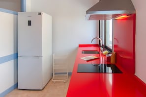 冷蔵庫、電子レンジ、オーブン、食器洗い機