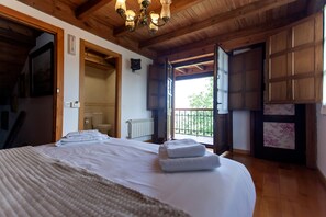 6 bedrooms, iron/ironing board, free WiFi, bed sheets