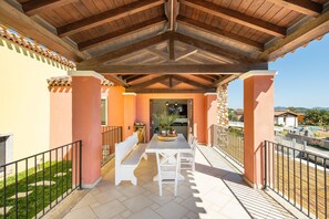 Outdoor dining - Villa 'Pretziosa' with Private Pool, Wi-Fi and Air Conditioning (Castiadas)