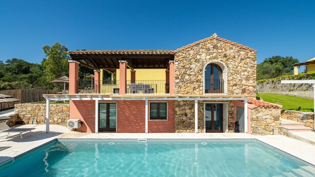 A two-story stone house with a swimming pool in front. - Villa 'Pretziosa' with Private Pool, Wi-Fi and Air Conditioning (Castiadas)