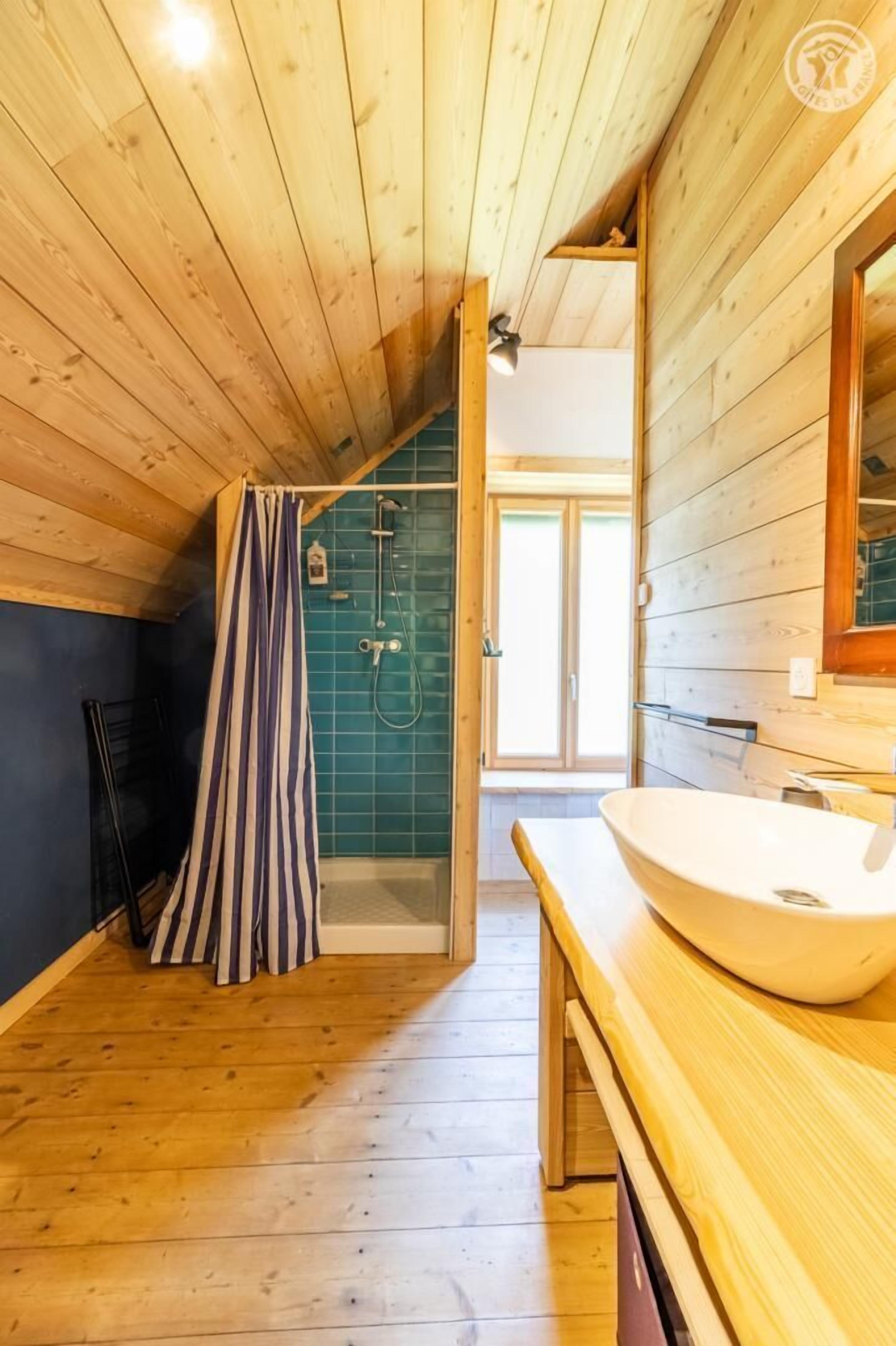 Regadera y secadora de cabello 