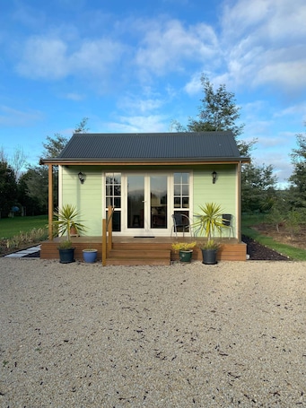 Exterior. Cute cottage in Rotherham village. Ideal for a couples retreat.