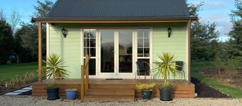 Cute cottage in Rotherham village. Ideal for a couples retreat.