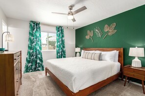 4 Schlafzimmer, Schreibtisch, Bügeleisen/Bügelbrett, Reisekinderbett