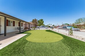 Property grounds - Family-Friendly 4BDRM in OldTown Scottsdale w/Pool, Garage, Fenced Yard! (Scottsdale)